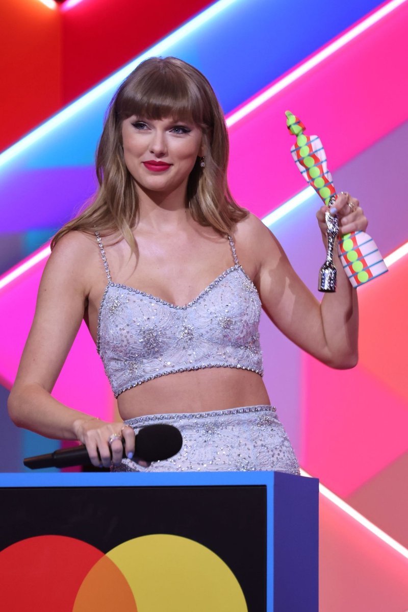 Taylor Swift at The Brit Awards 2021 — photo 20