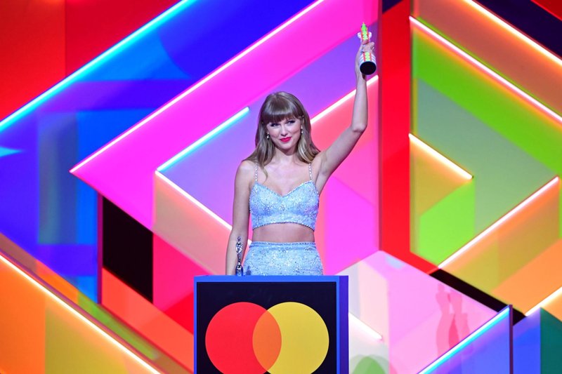 Taylor Swift at The Brit Awards 2021 — photo 21