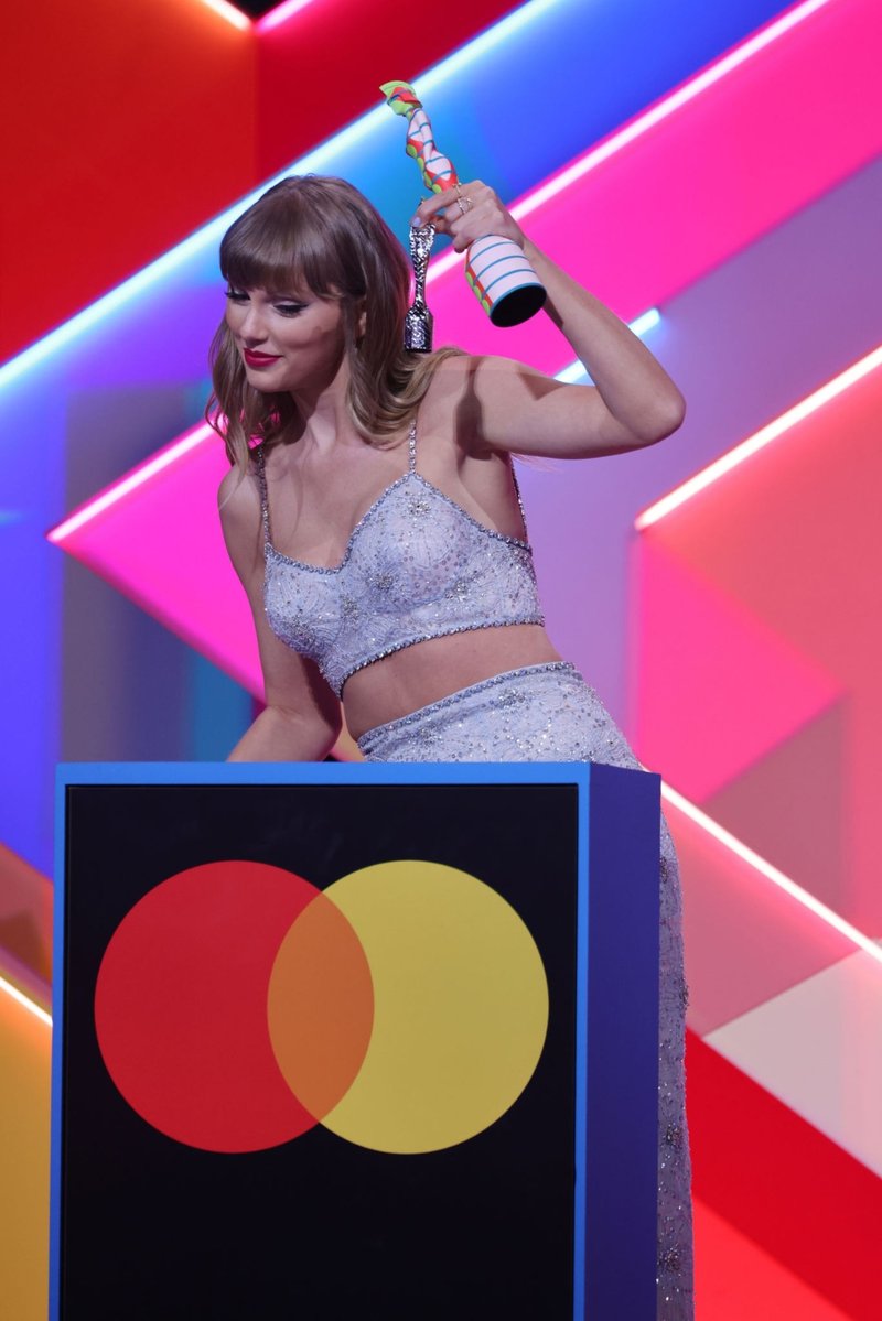 Taylor Swift at The Brit Awards 2021 — photo 28