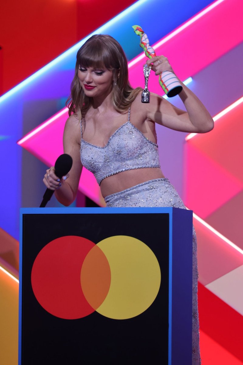 Taylor Swift at The Brit Awards 2021 — photo 30