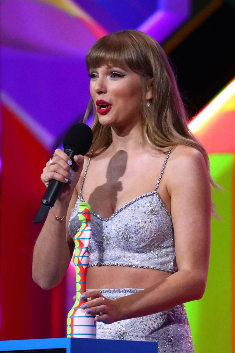 Taylor Swift at The Brit Awards 2021 — photo 39