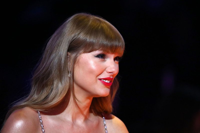 Taylor Swift at The Brit Awards 2021 — photo 47