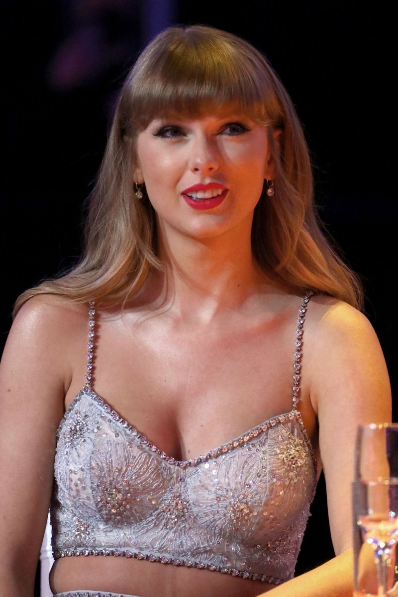 Taylor Swift at The Brit Awards 2021 — photo 66