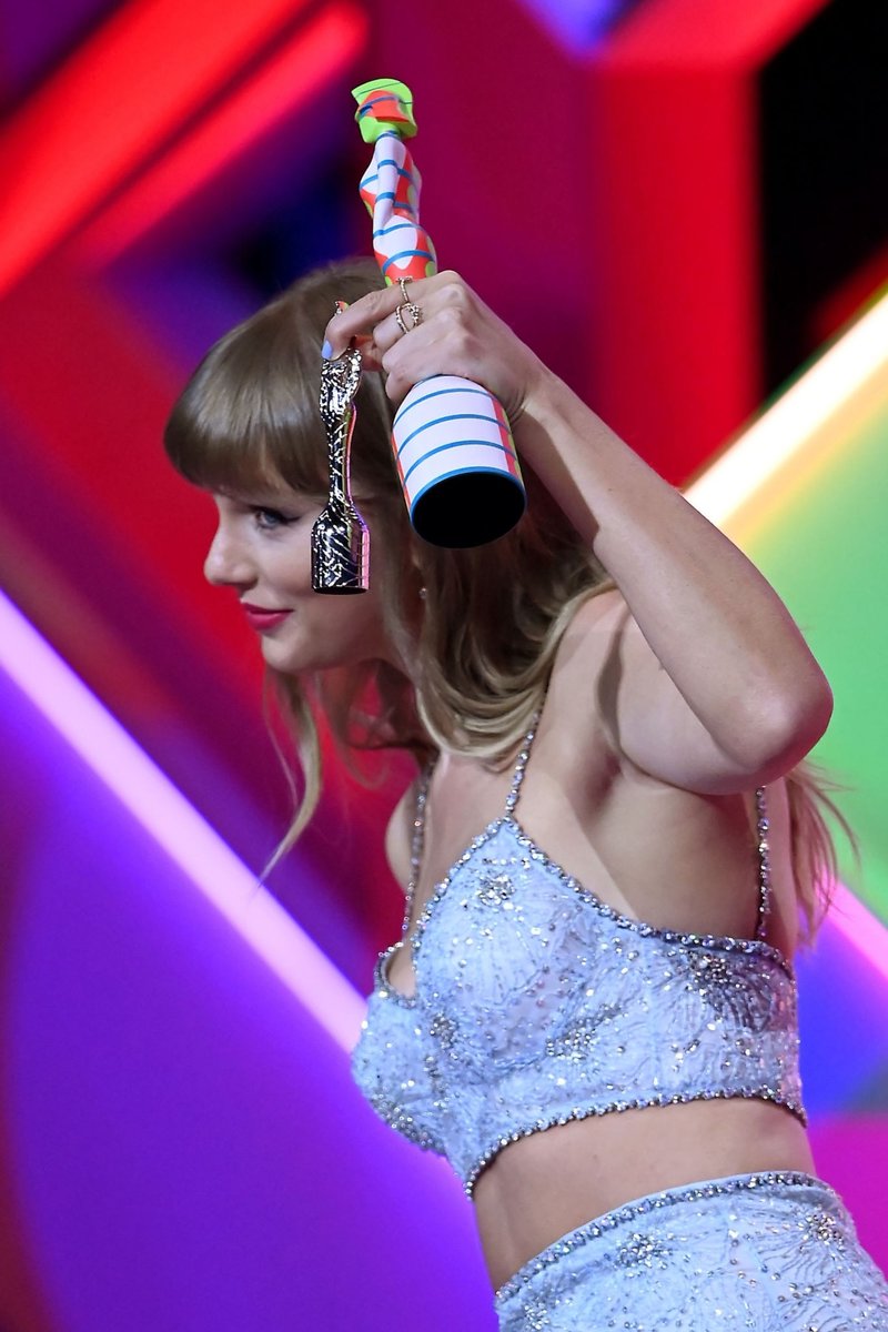 Taylor Swift at The Brit Awards 2021 — photo 78