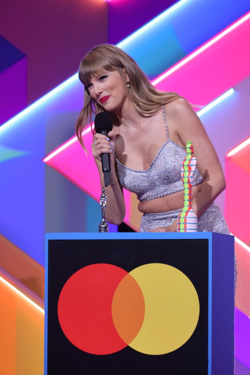 Taylor Swift at The Brit Awards 2021 — photo 82