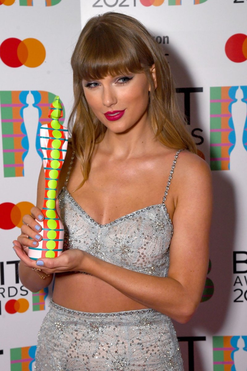 Taylor Swift at The Brit Awards 2021 — photo 123