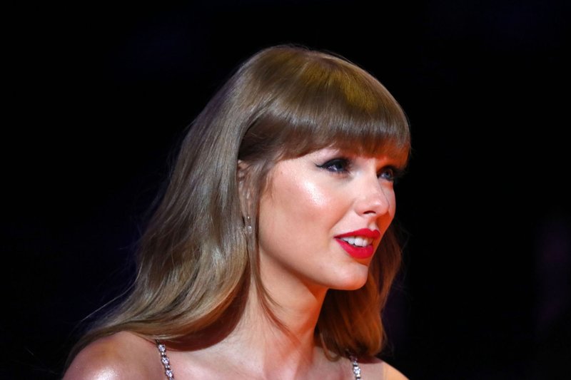 Taylor Swift at The Brit Awards 2021 — photo 166