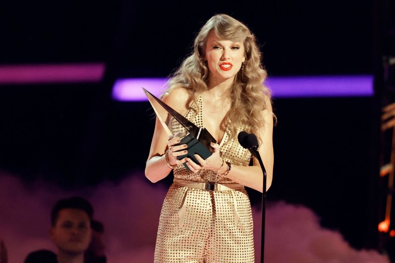 Taylor Swift at 2022 American Music Awards — photo 6