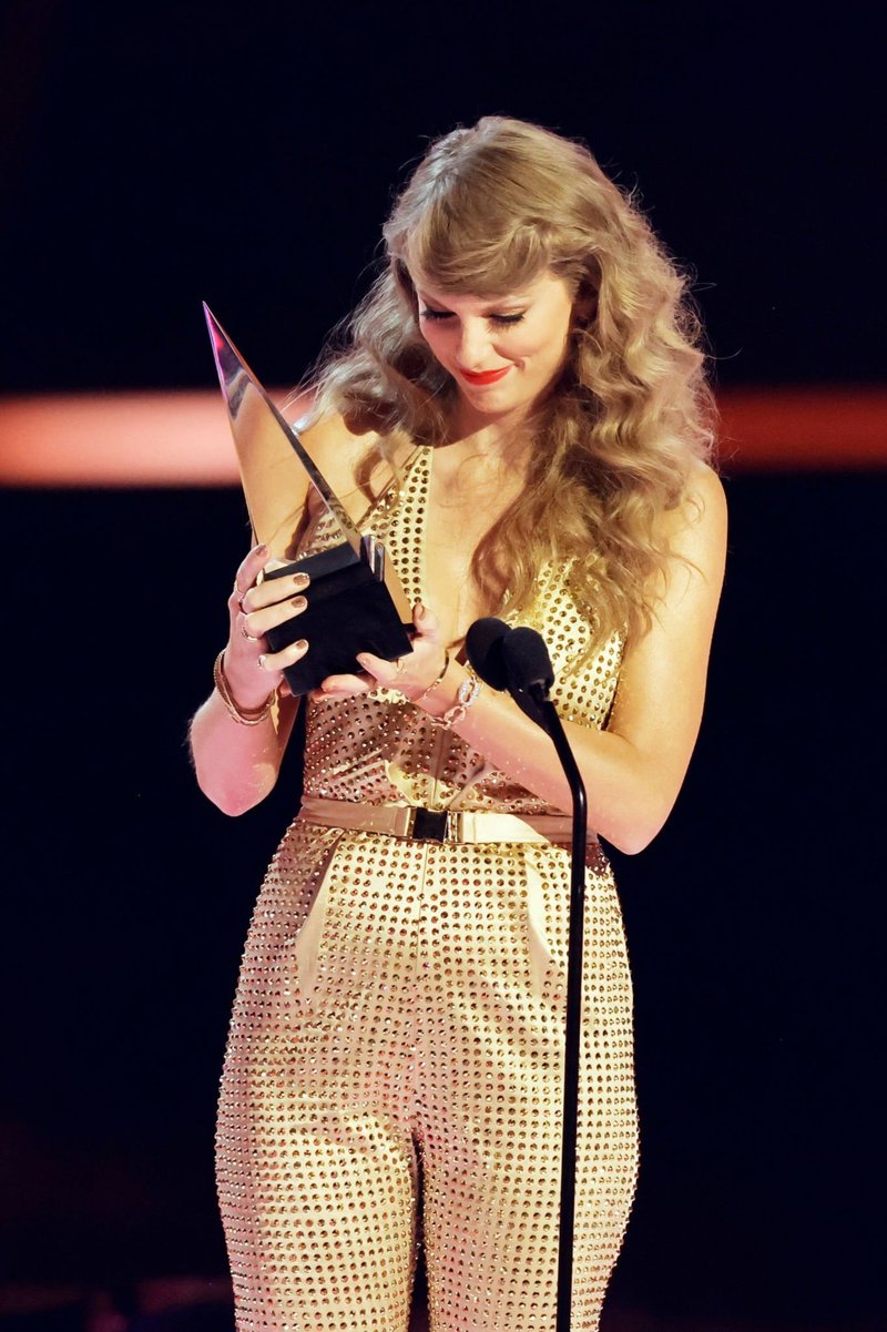 Taylor Swift at 2022 American Music Awards — photo 8