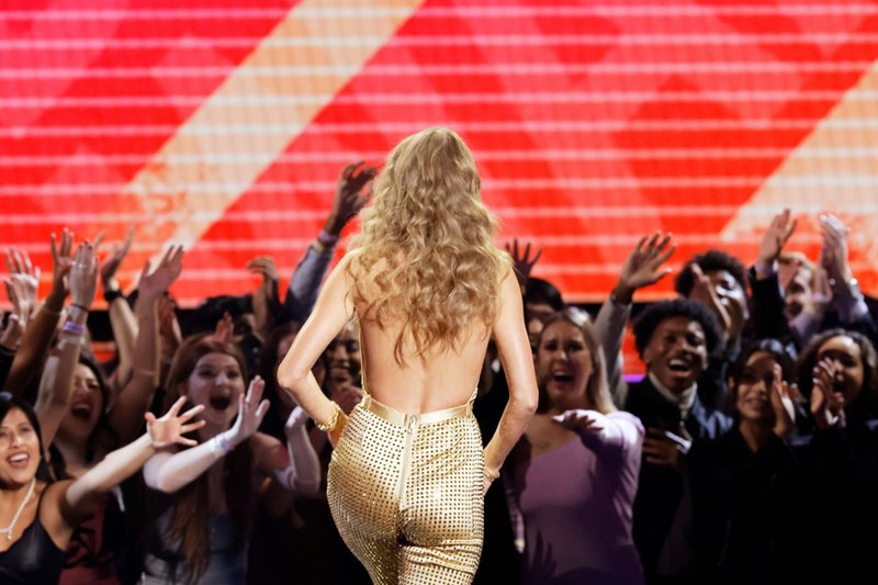 Taylor Swift at 2022 American Music Awards — photo 9