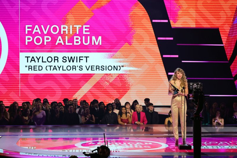 Taylor Swift at 2022 American Music Awards — photo 11