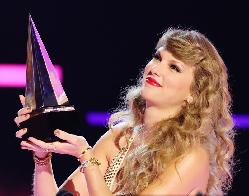Taylor Swift at 2022 American Music Awards — photo 12