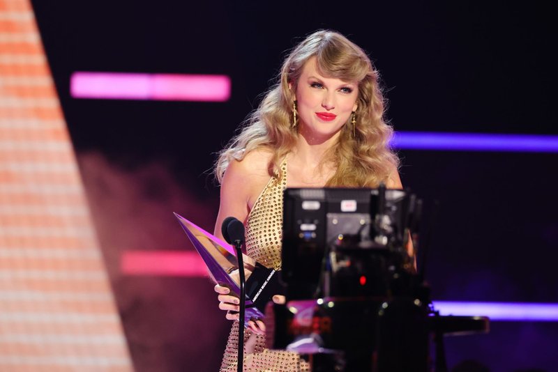 Taylor Swift at 2022 American Music Awards — photo 13
