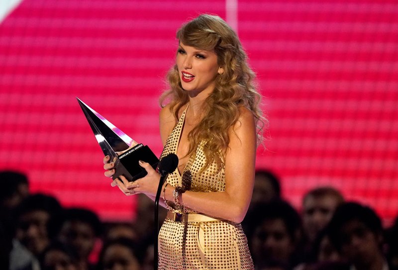 Taylor Swift at 2022 American Music Awards — photo 21