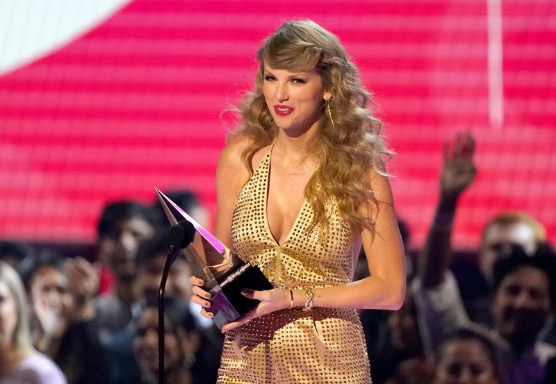 Taylor Swift at 2022 American Music Awards — photo 27