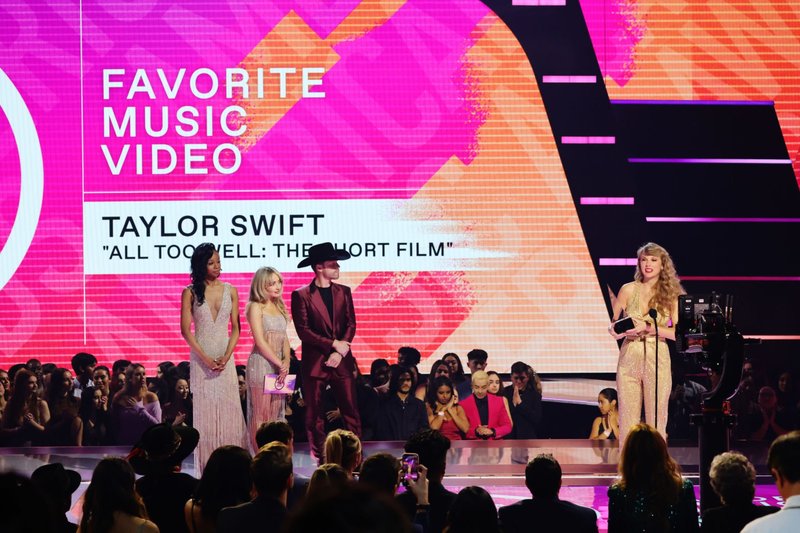Taylor Swift at 2022 American Music Awards — photo 36