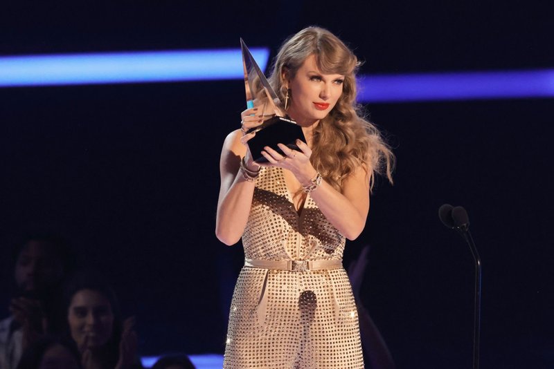 Taylor Swift at 2022 American Music Awards — photo 56
