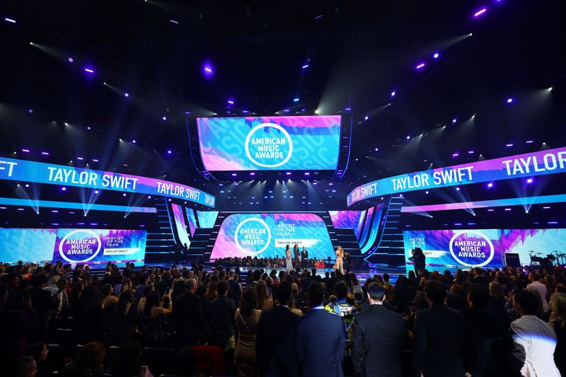 Taylor Swift at 2022 American Music Awards — photo 58