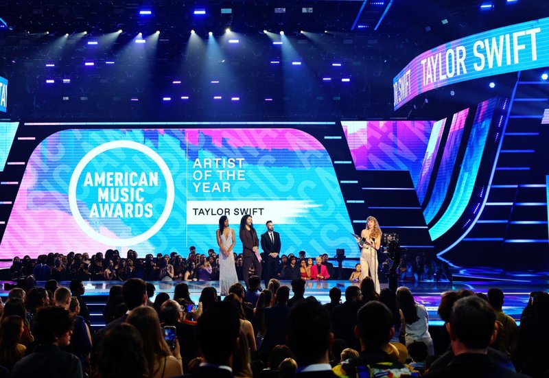 Taylor Swift at 2022 American Music Awards — photo 59
