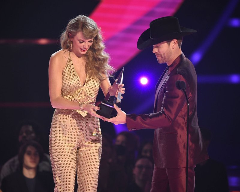 Taylor Swift at 2022 American Music Awards — photo 69