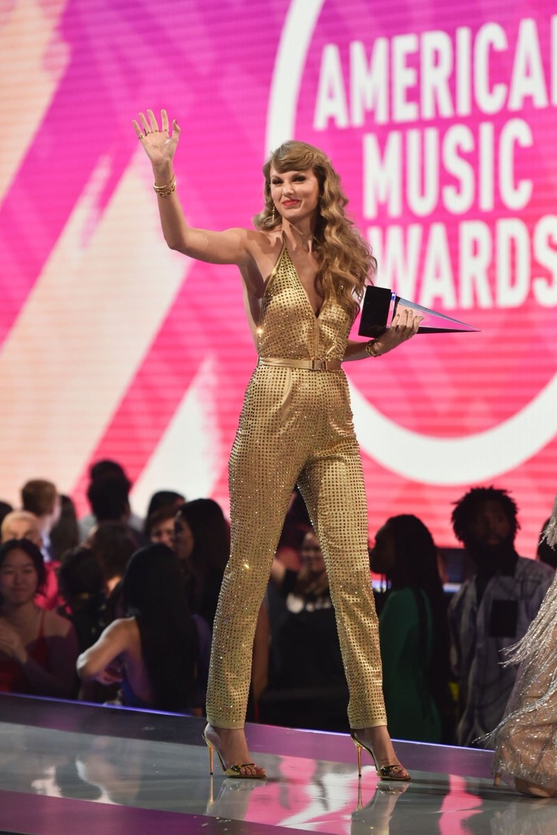 Taylor Swift at 2022 American Music Awards — photo 73
