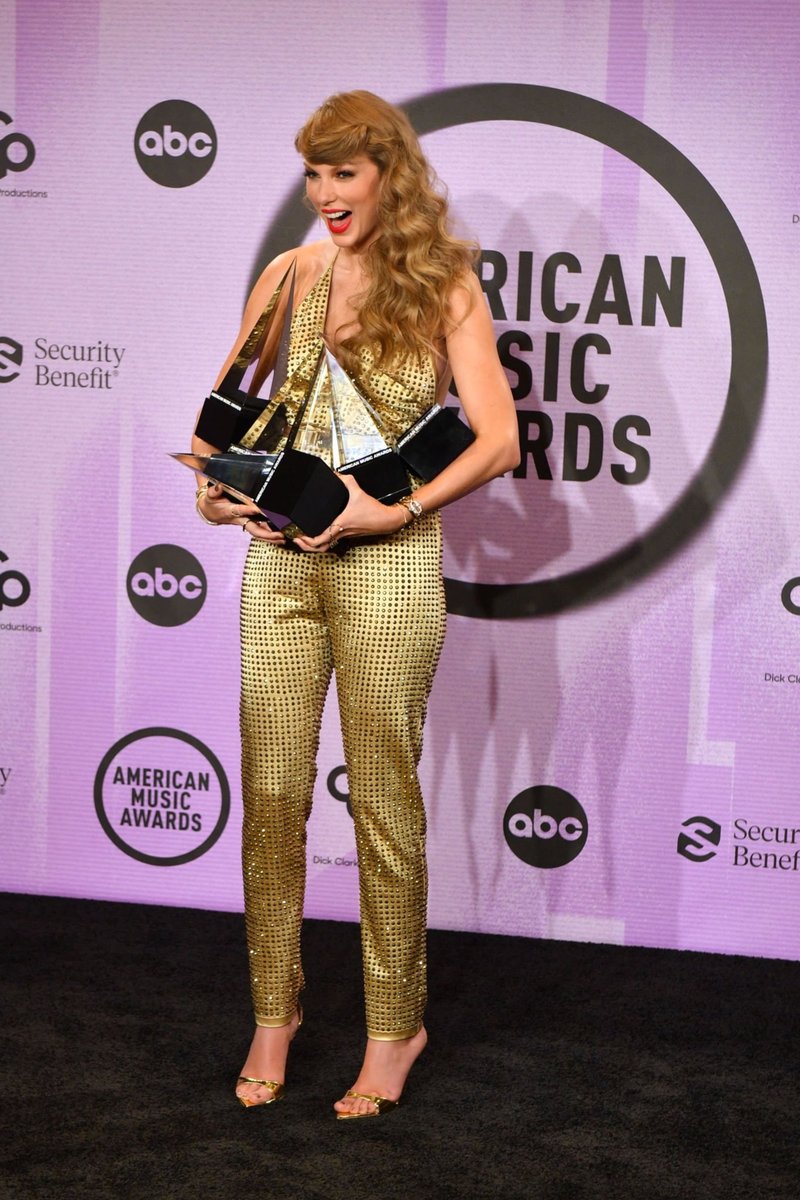 Taylor Swift at 2022 American Music Awards — photo 129