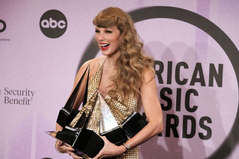 Taylor Swift at 2022 American Music Awards — photo 137