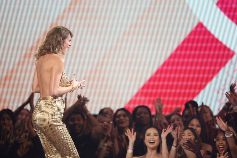Taylor Swift at 2022 American Music Awards — photo 151
