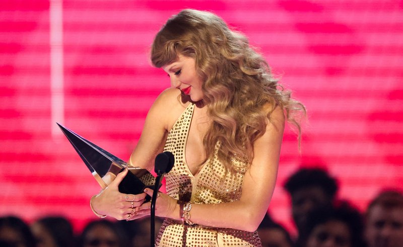 Taylor Swift at 2022 American Music Awards — photo 154