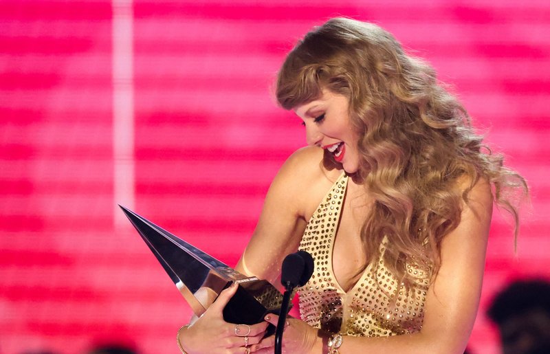 Taylor Swift at 2022 American Music Awards — photo 155