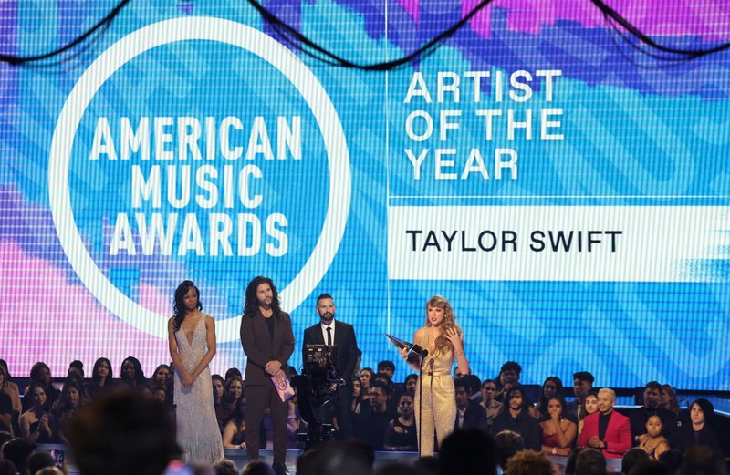Taylor Swift at 2022 American Music Awards — photo 163