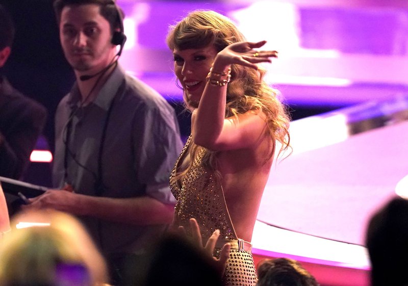 Taylor Swift at 2022 American Music Awards — photo 258