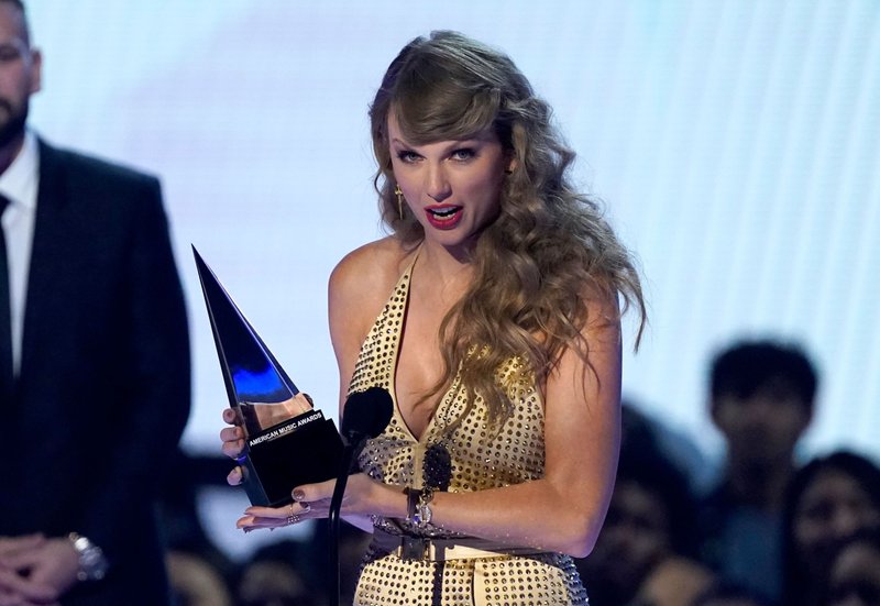 Taylor Swift at 2022 American Music Awards — photo 263