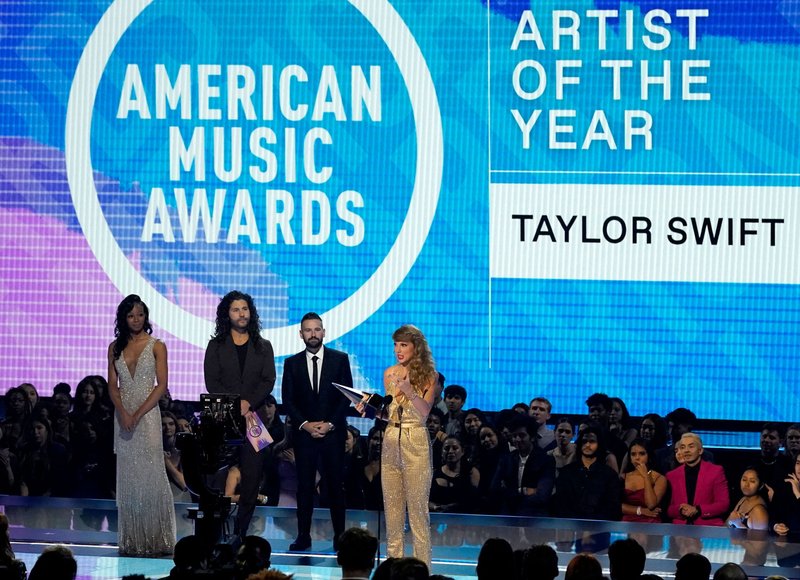 Taylor Swift at 2022 American Music Awards — photo 264