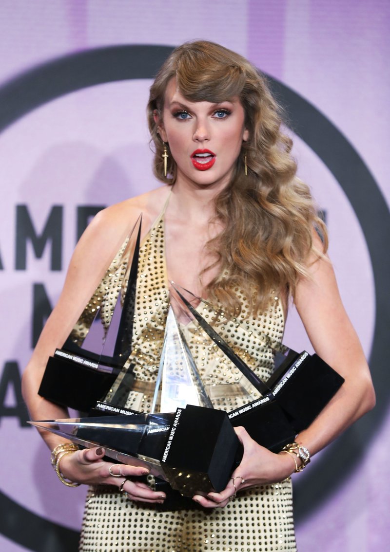 Taylor Swift at 2022 American Music Awards — photo 305