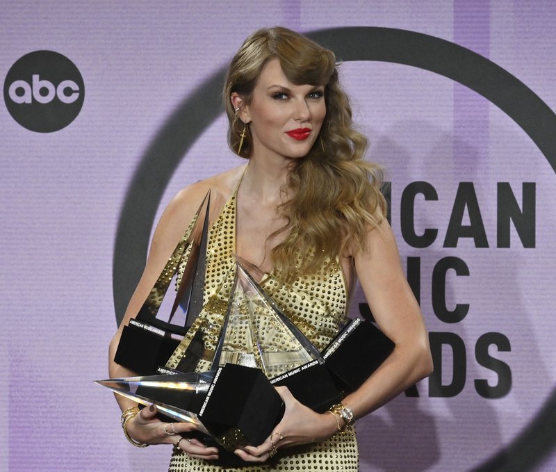 Taylor Swift at 2022 American Music Awards — photo 320