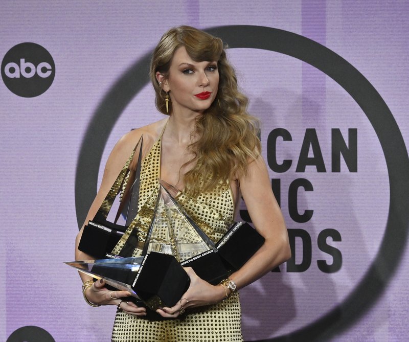 Taylor Swift at 2022 American Music Awards — photo 322