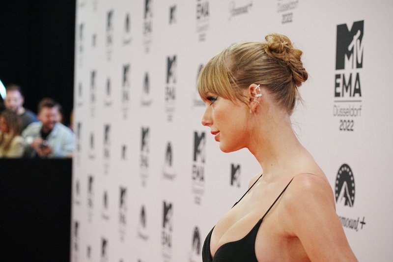 Taylor Swift at 2022 MTV Europe Music Awards — photo 64