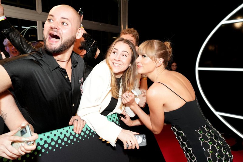 Taylor Swift at 2022 MTV Europe Music Awards — photo 87