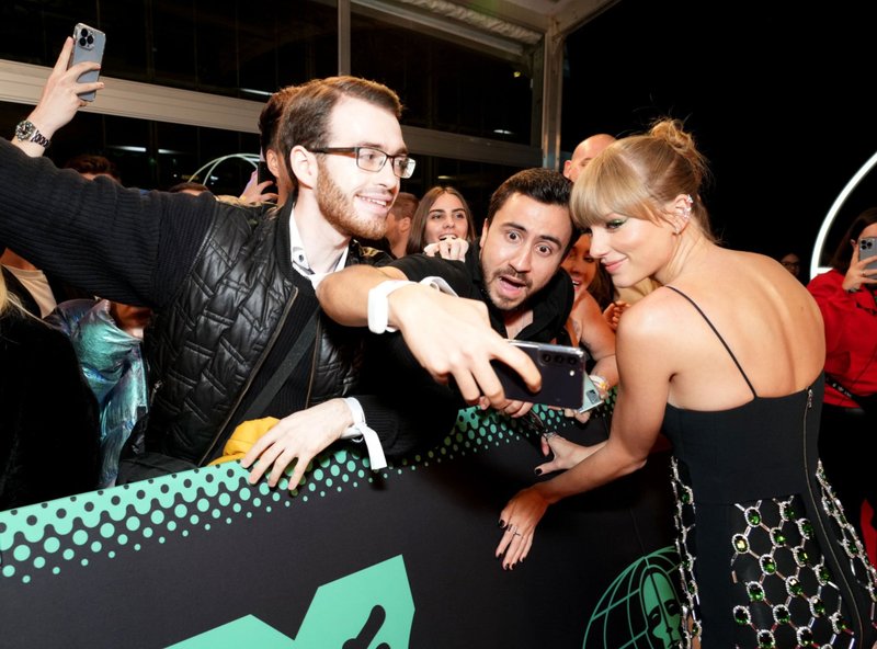 Taylor Swift at 2022 MTV Europe Music Awards — photo 89