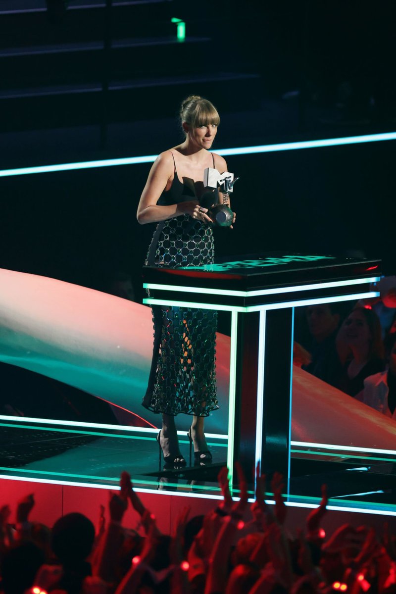 Taylor Swift at 2022 MTV Europe Music Awards — photo 106