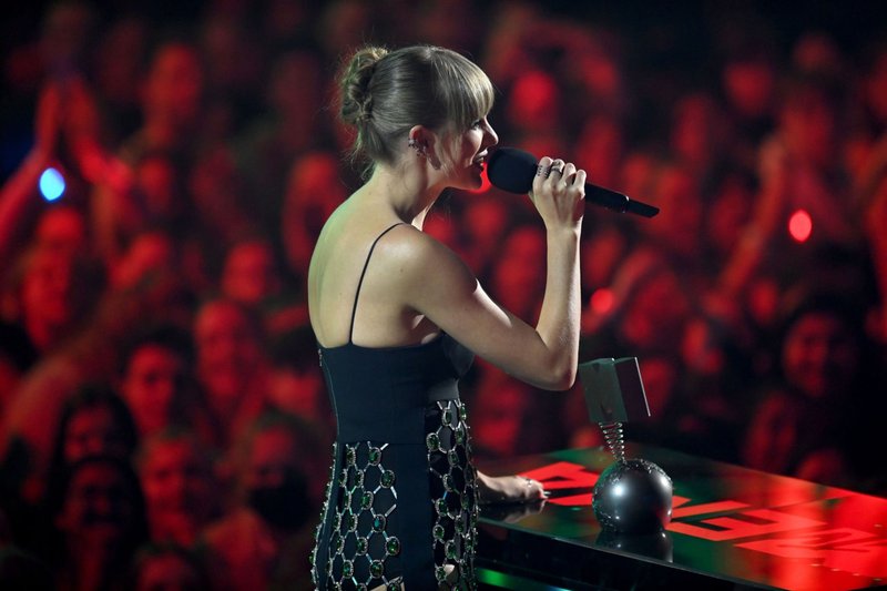 Taylor Swift at 2022 MTV Europe Music Awards — photo 112