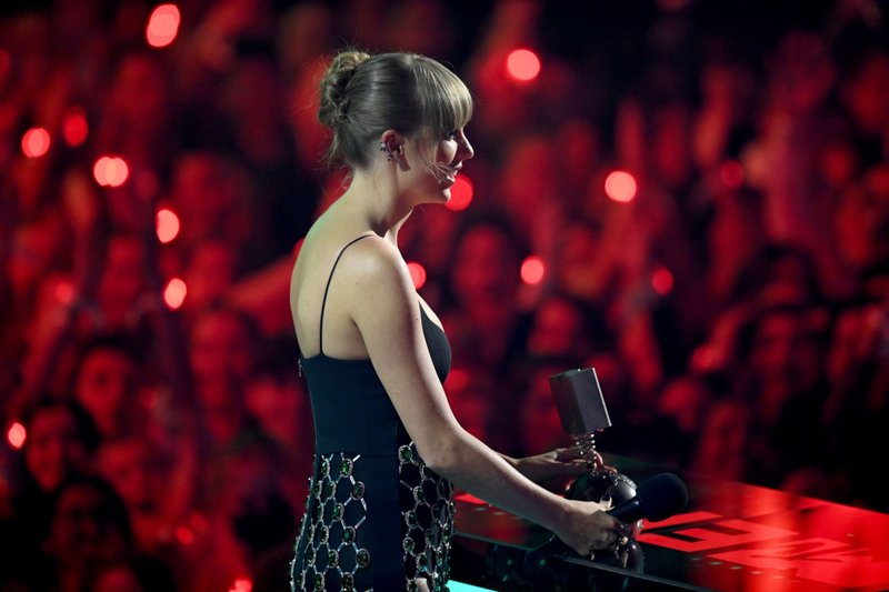 Taylor Swift at 2022 MTV Europe Music Awards — photo 113