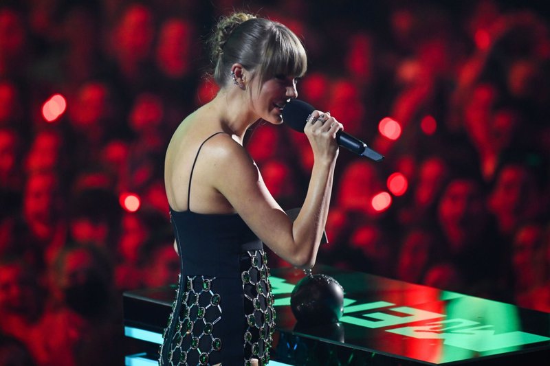 Taylor Swift at 2022 MTV Europe Music Awards — photo 115