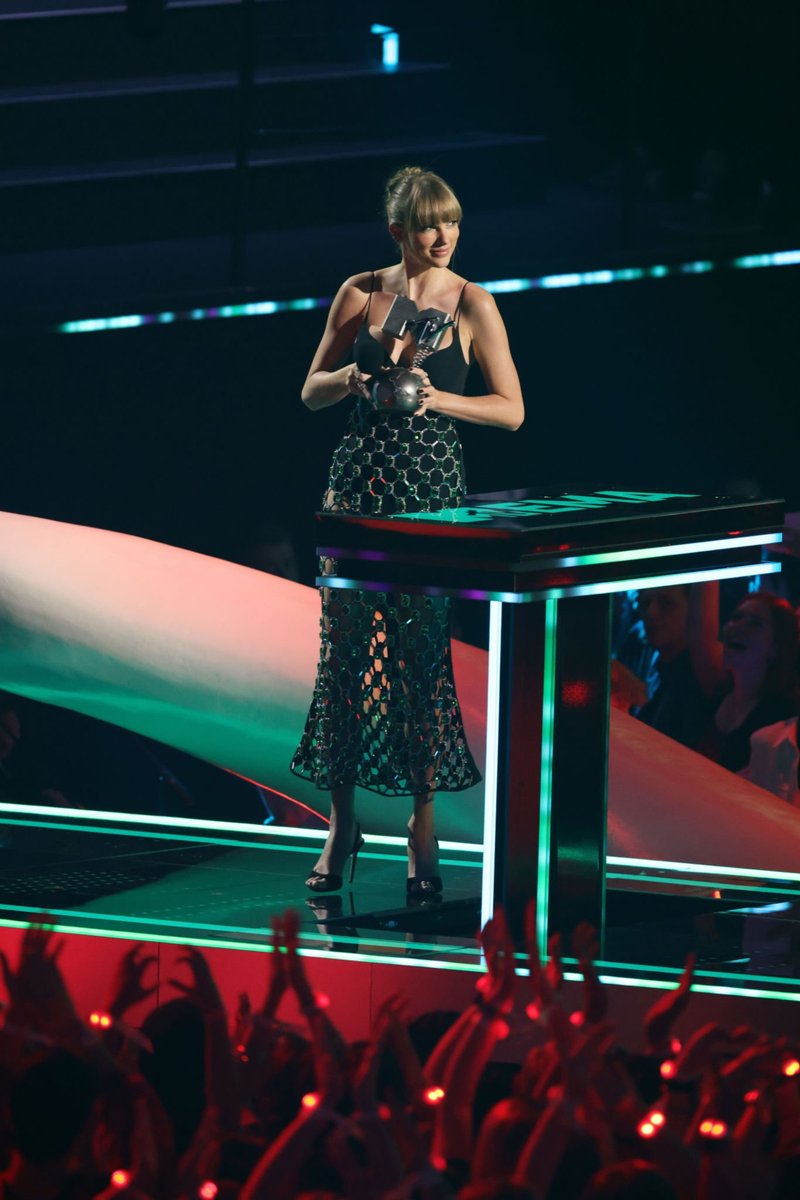 Taylor Swift at 2022 MTV Europe Music Awards — photo 118