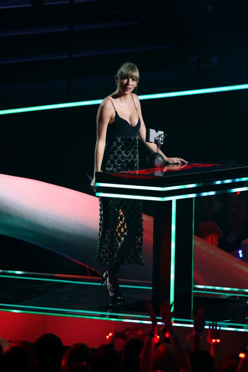 Taylor Swift at 2022 MTV Europe Music Awards — photo 119