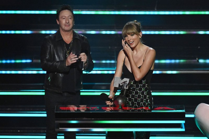 Taylor Swift at 2022 MTV Europe Music Awards — photo 132