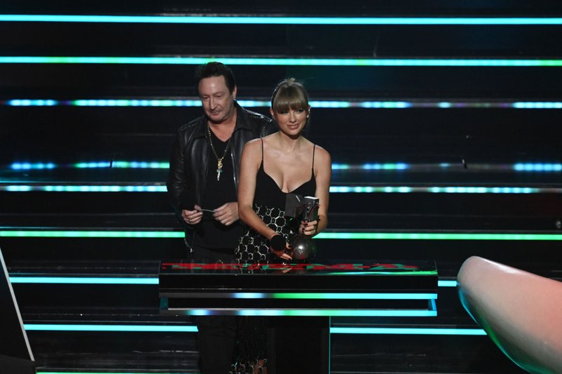 Taylor Swift at 2022 MTV Europe Music Awards — photo 134