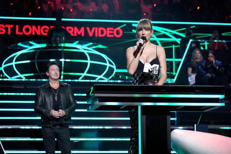 Taylor Swift at 2022 MTV Europe Music Awards — photo 137