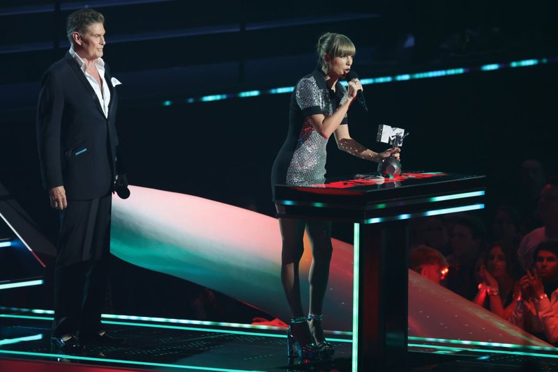 Taylor Swift at 2022 MTV Europe Music Awards — photo 215